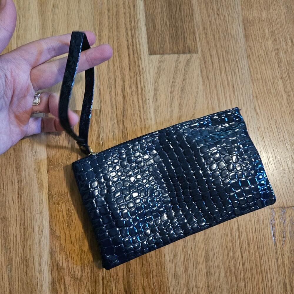 Boutique Small Black Faux Leather Textured / Faux Crocodile Embossed Wrislet